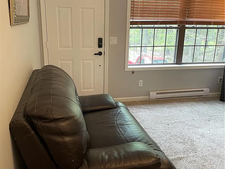 1037 Maplewood Dr — Photo 14