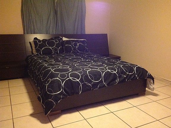 Master bedroom, ?? Queen size