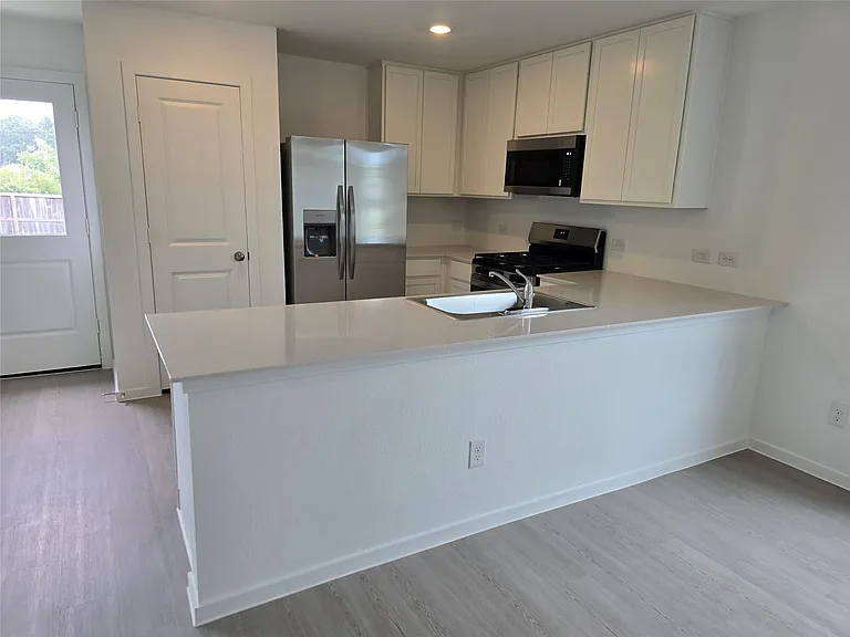 25560 Blossom Ct — Photo 8