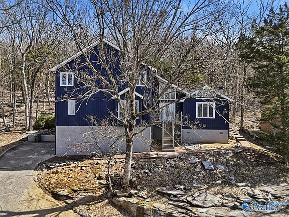 3rd image of 2635 Gawain Rd SE