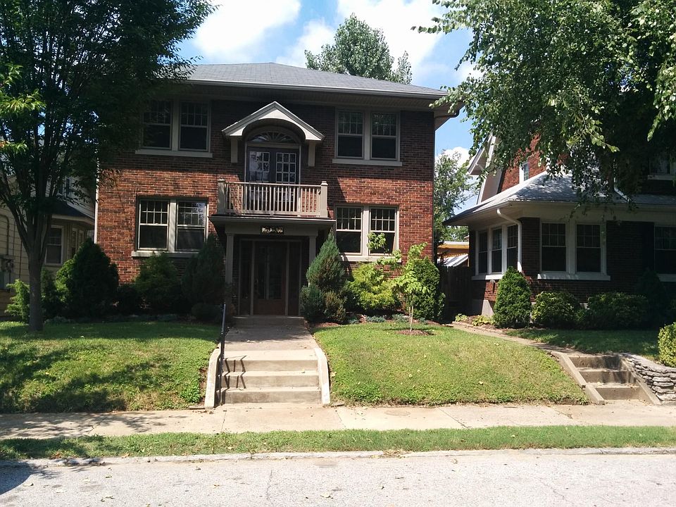 Beautiful Arts & Crafts Era Building on quiet tree-lined, upscale street.