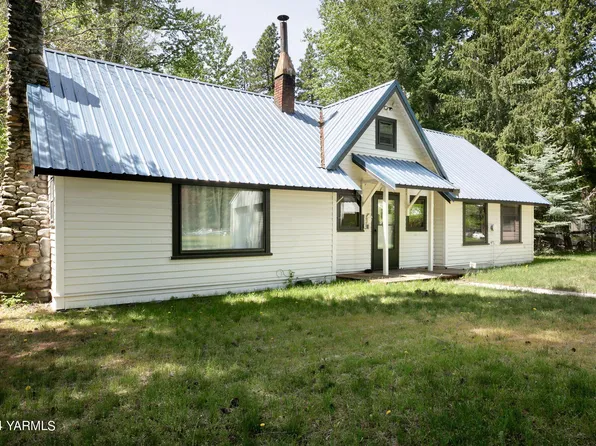 90 Jefferson Rd, Naches, WA 98937