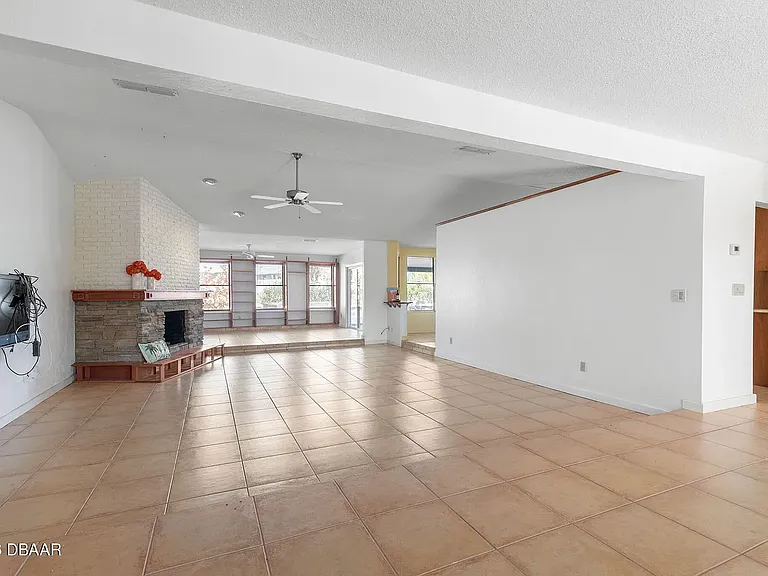 3203 John Anderson Dr — Photo 17