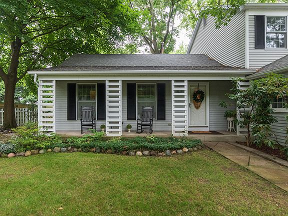2nd image of 2917 Applelane Ave