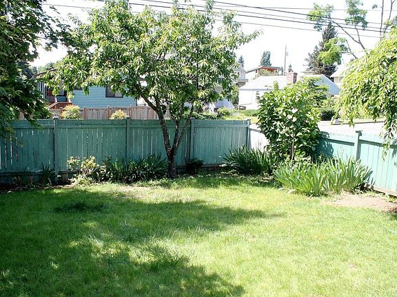 Front fully fenced yard