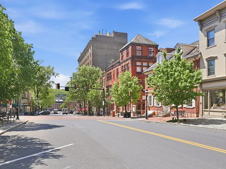 79 W Market St #G — Photo 35