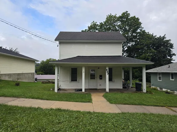 607 Day St, Decorah, IA 52101