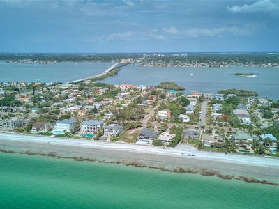 104 6th St, Belleair Beach, FL, 33786