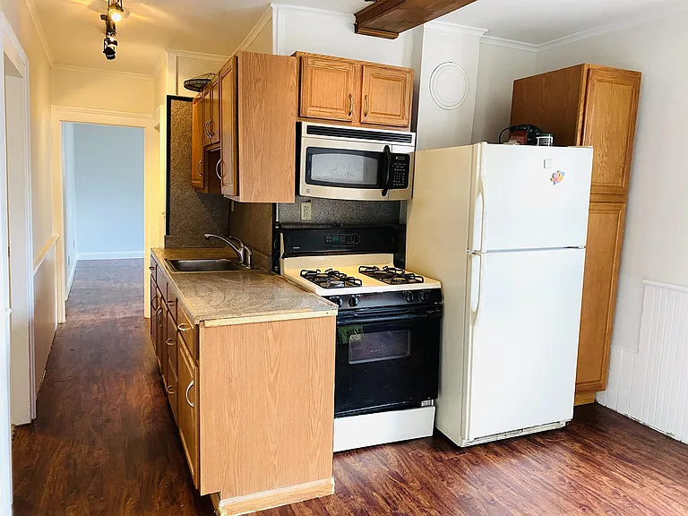 420 Main St — Photo 2