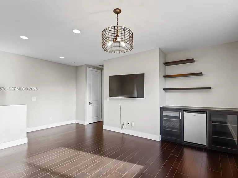 617 SW 17th St — Photo 6