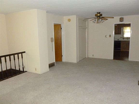 4th image of 115 E 30th St