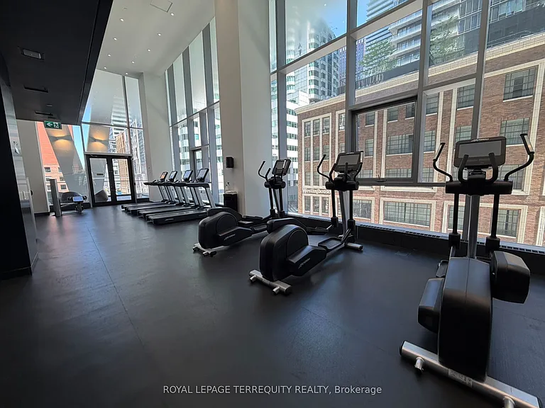 357 King St W #3307 — Photo 21