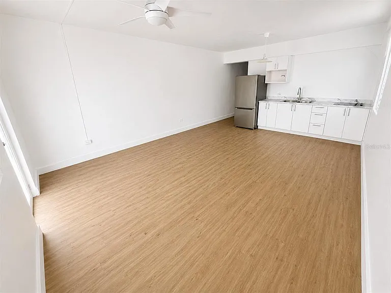 2844 Roosevelt #301 — Photo 3