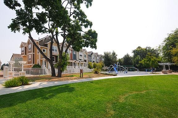 1st image of 854 Avery Dr