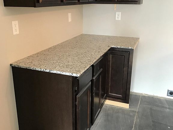 Kitchen - Granite countertop (back counter)