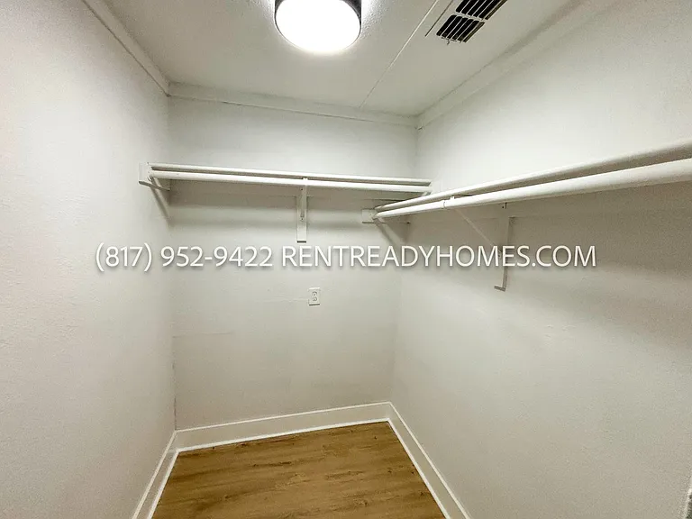 404 Oak St — Photo 12