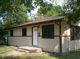 932 S Park Ave, Aurora, MO 65605