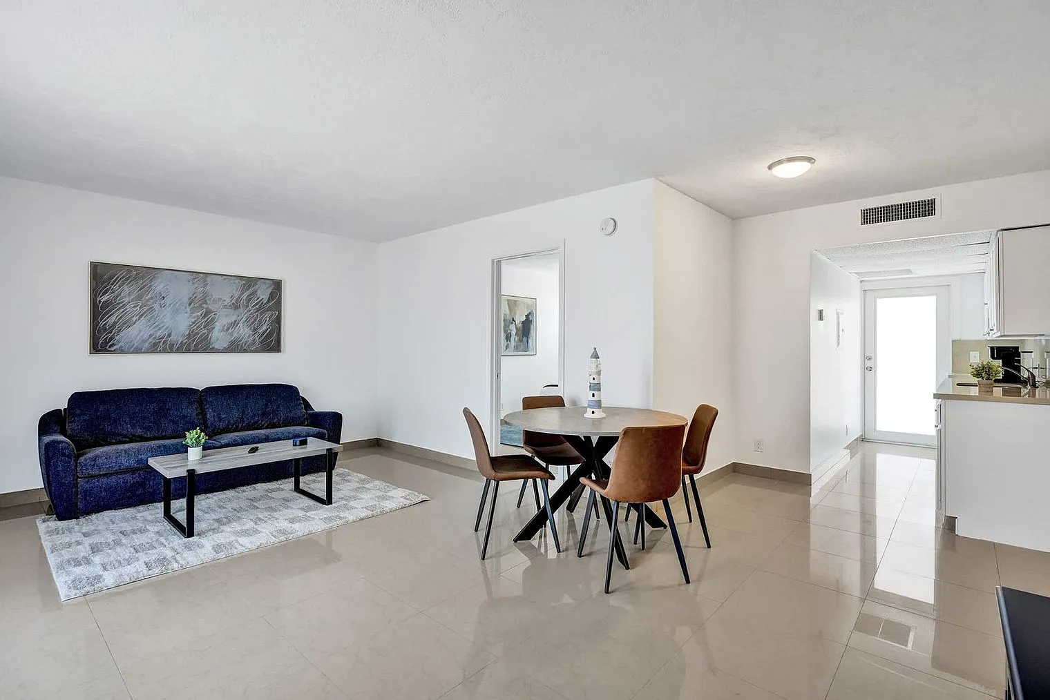 1 bed, 1.0 bath, $2,081 — Photo 2