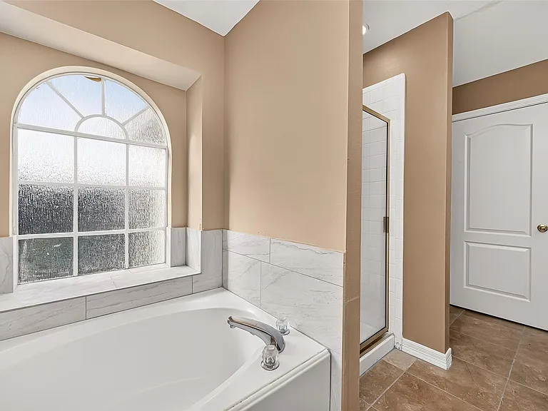 4011 Alexis Cir — Photo 43