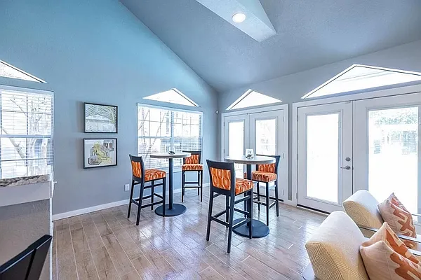 City Crest Apartments — Photo 30