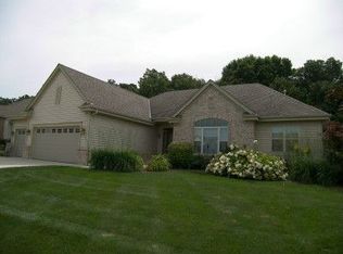 1955 Foxcroft Ln, Waukesha, WI