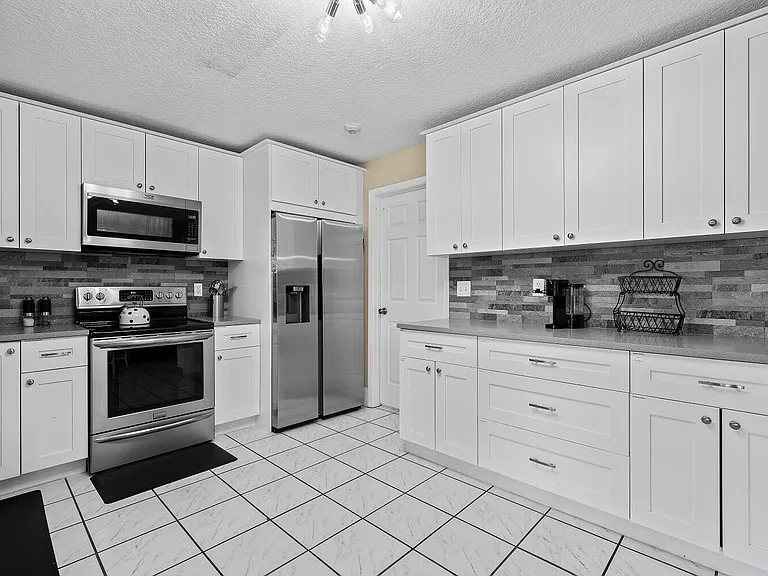 13724 Lilac Pl — Photo 5