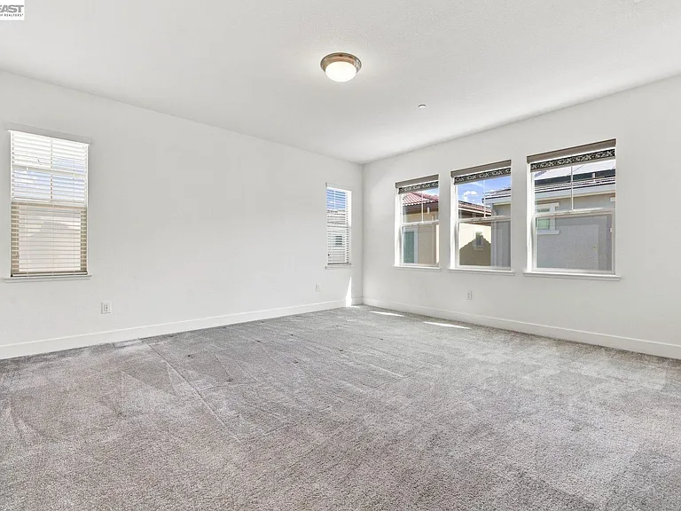 33 W Roccolino Ln — Photo 39