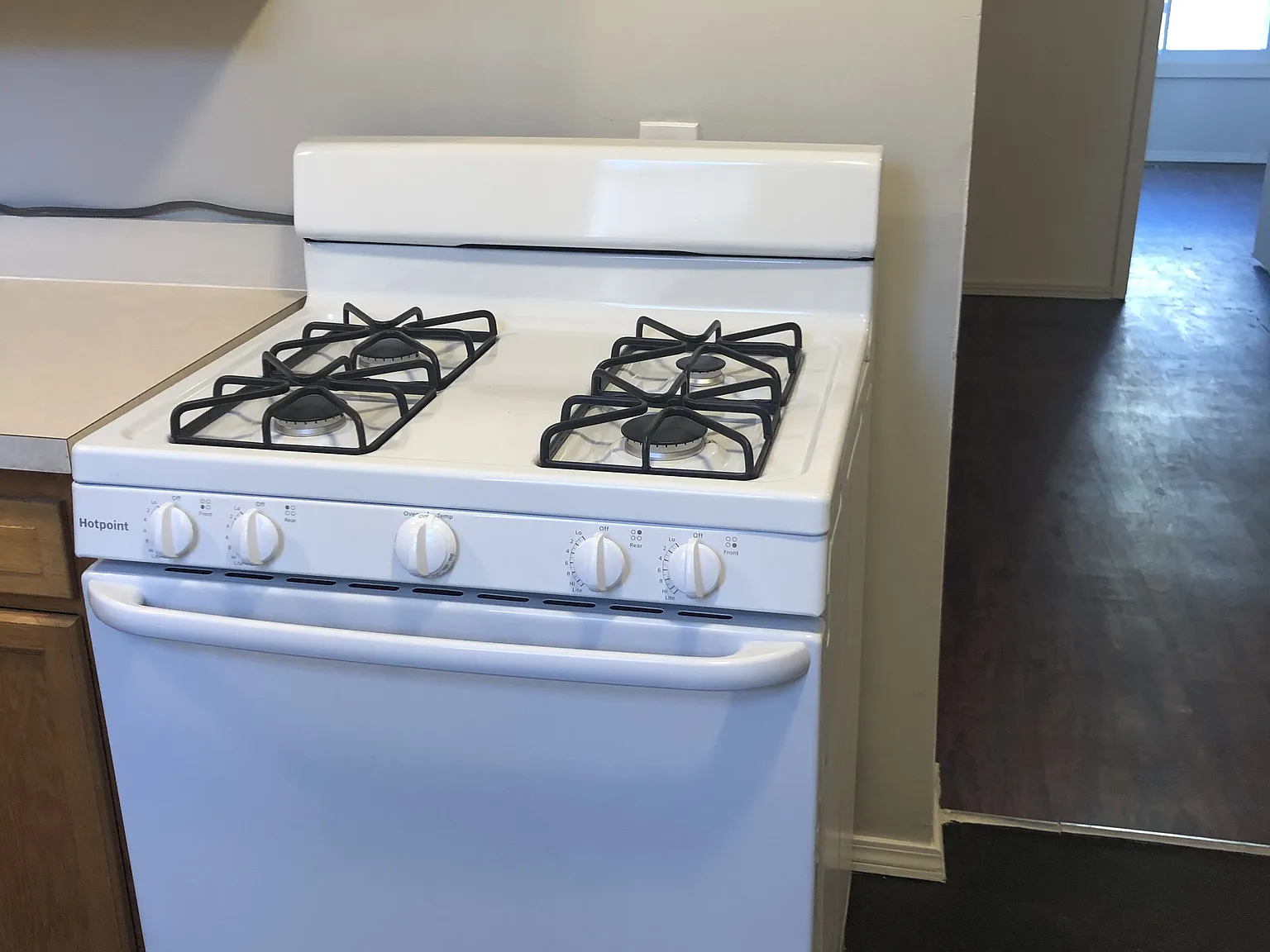 2 bed, 700 sqft, $899 — Photo 4