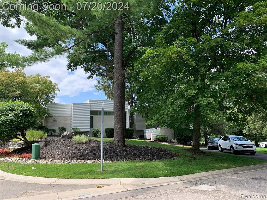 1752 Alexander Dr, Bloomfield Hills, MI 48302 | MLS #20240052327 | Zillow