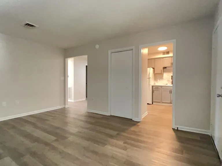 Oak Grove Village Apartments — Photo 7