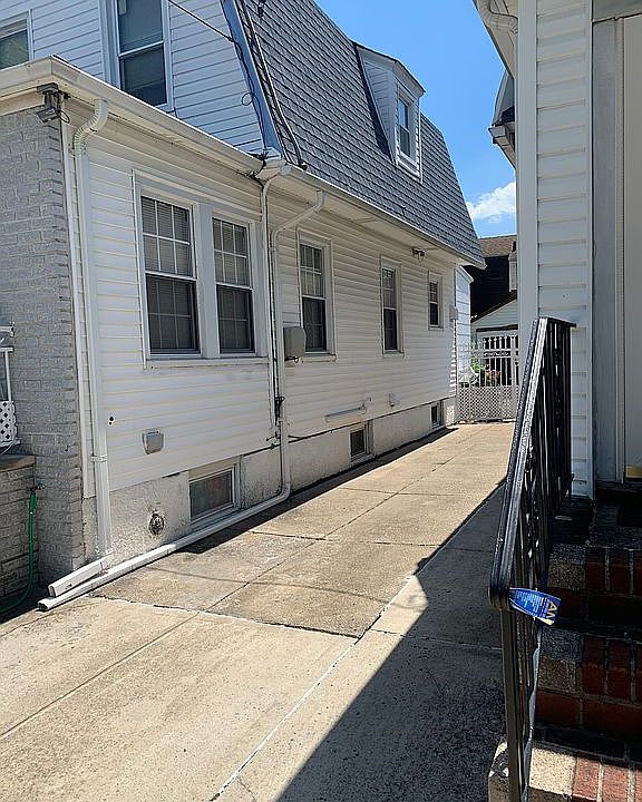2nd image of 221-04 91st Rd