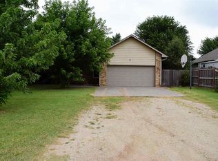 5 N Heather Ln, Cheney, KS 67025