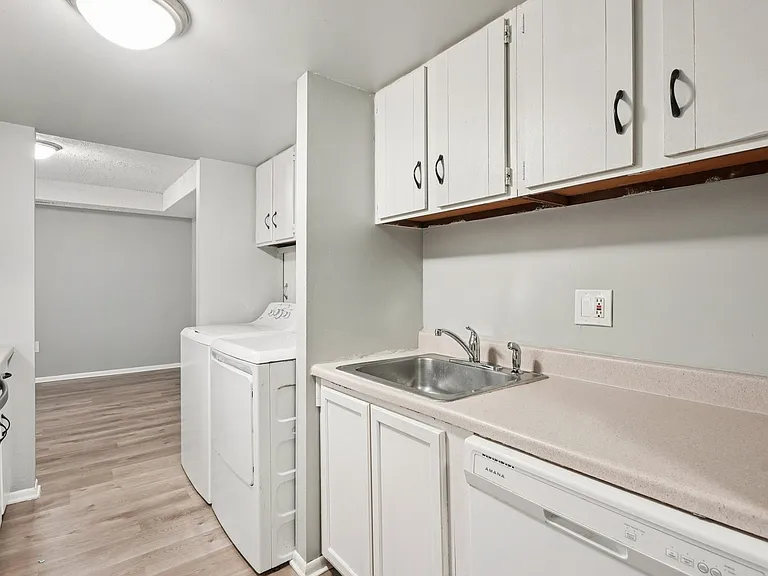Aspen Apartments in Whitehall — Photo 11