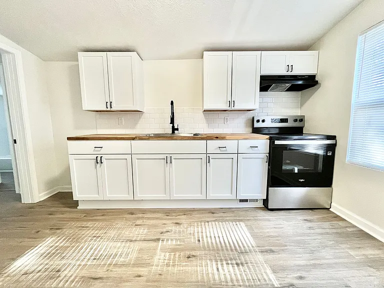 1118 W Whitney Ave — Photo 12