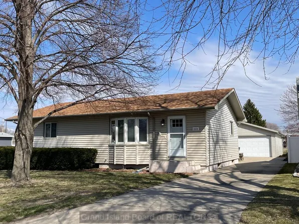 2413 N Custer Ave, Grand Island, NE 68803