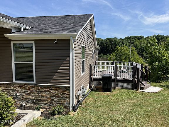 4th image of 704 Childress Ave