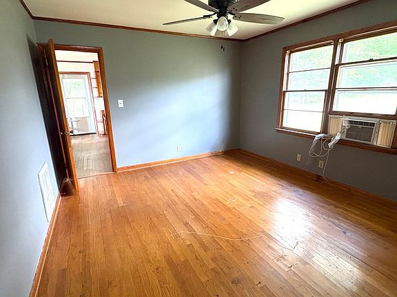 5th image of 120 Harper St