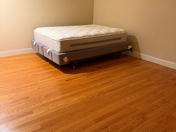 3rd image of 18 E Oakdene Ave APT A