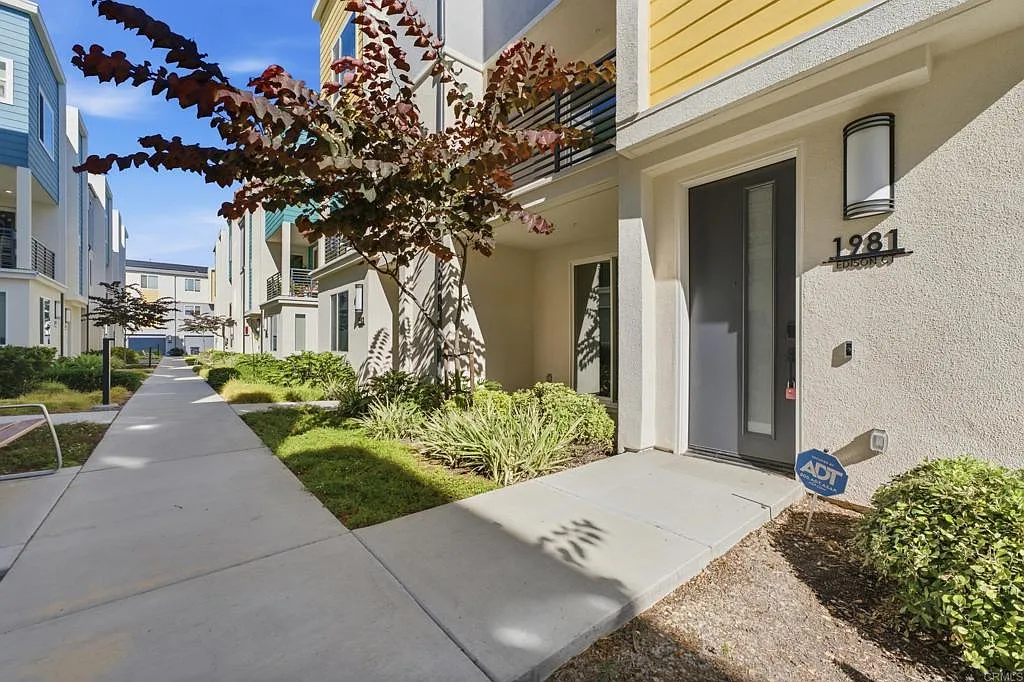 3 bed, 1616 sqft, $4,100 — Photo 3