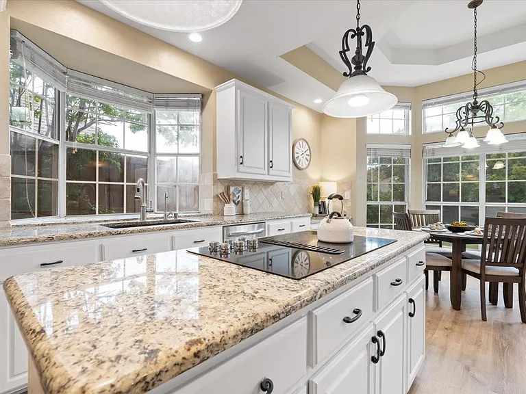 2633 Shadow Hill Ln — Photo 15