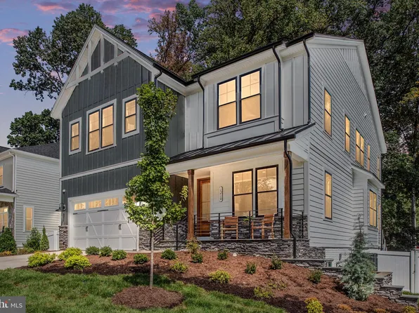 1010 Hillcrest Dr SW, Vienna, VA 22180