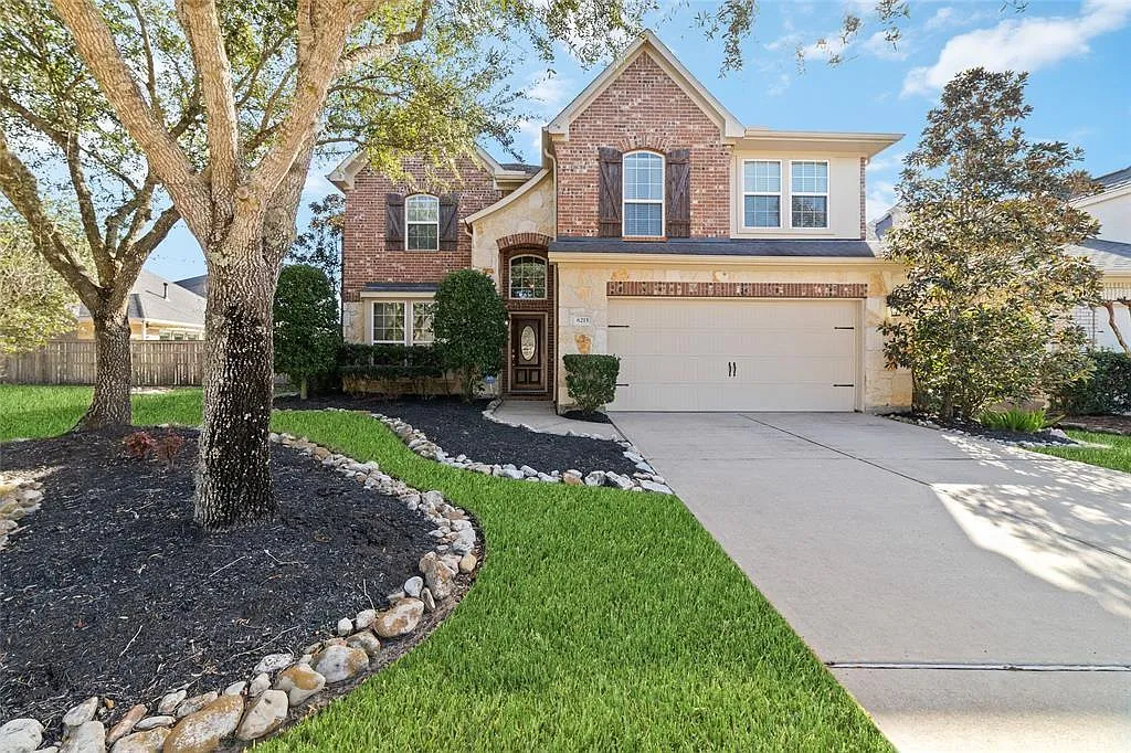 4 bed, 2.5 bath, 3009 sqft, $3,000 — Photo 1