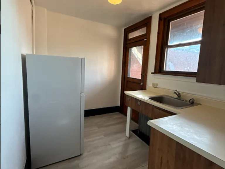 3225 W Liberty Ave — Photo 6