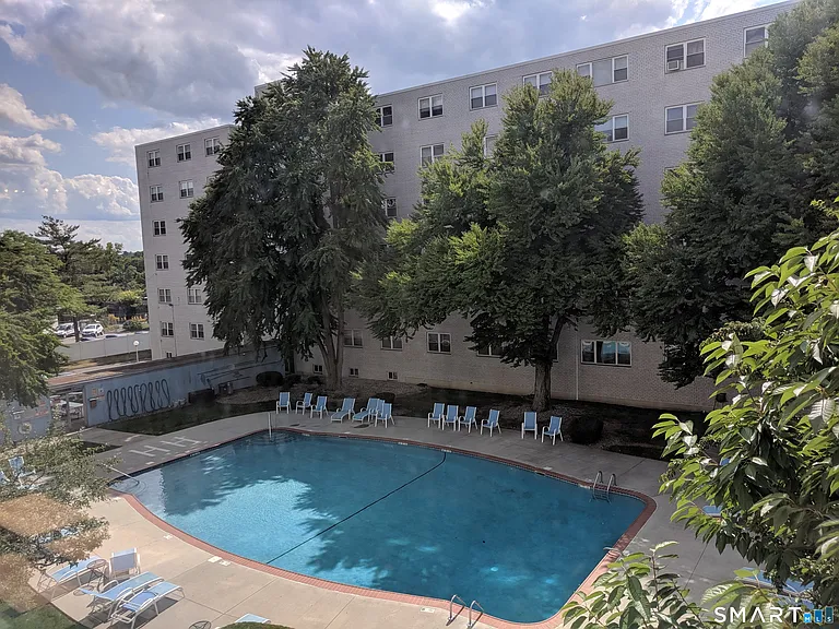 889 Farmington Ave #3K — Photo 2