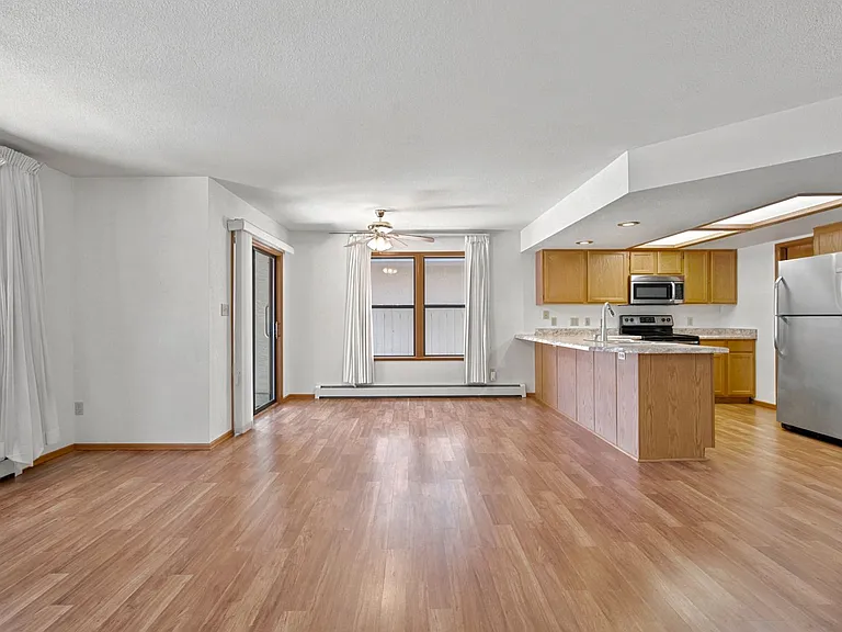 518 1/2 Eastgate Ct #1 — Photo 4