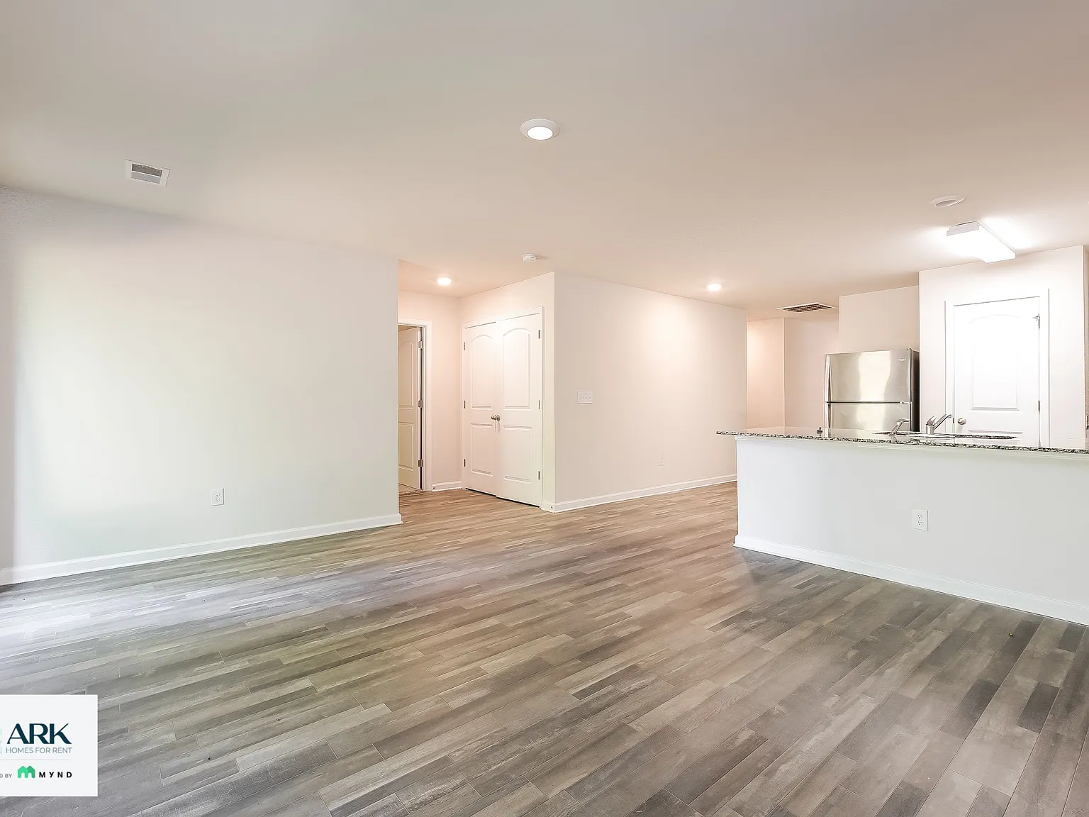 4 bed, 2.0 bath, 1400 sqft, $1,675 — Photo 4