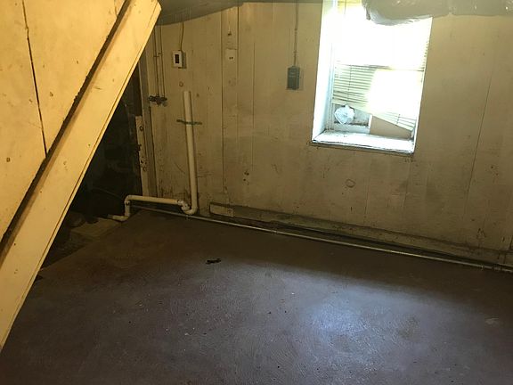 Basement wash area