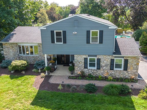 2nd image of 118 Andrea Dr