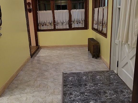 5th image of 399 Carlton Dr
