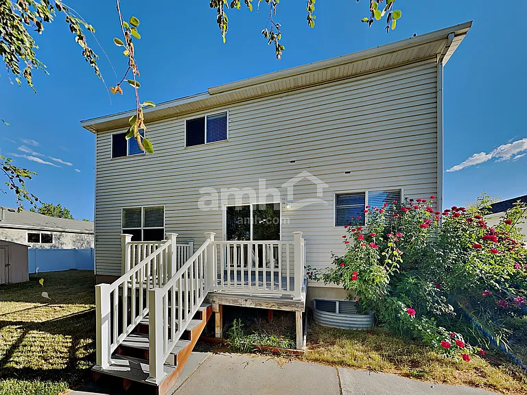 190 E 1325 N — Photo 22